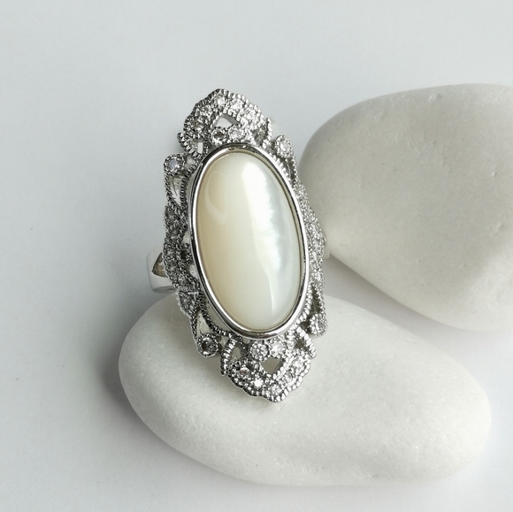 Elongated oval mother of pearl cz filigree ring 14k white gold 🆕 - Picture 2 of 4